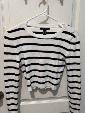 Forever 21 Black and White Striped Long Sleeve Crewneck Top